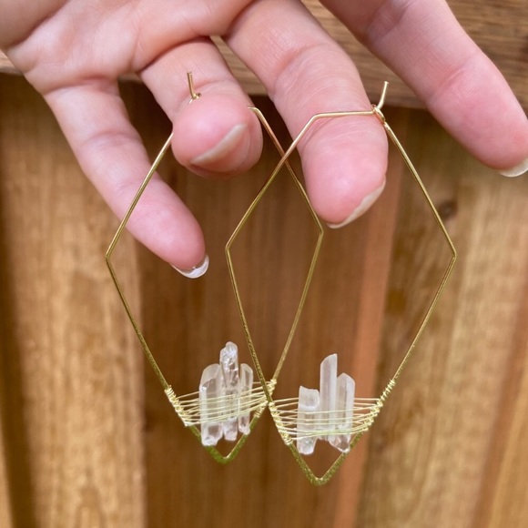 Elegant Quartz Crystal Geometric Hoop Boho Earring - Picture 7 of 16